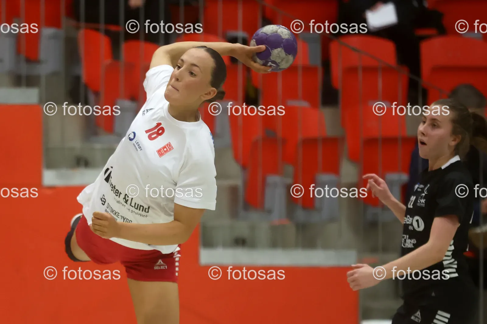 B24UU195.jpg