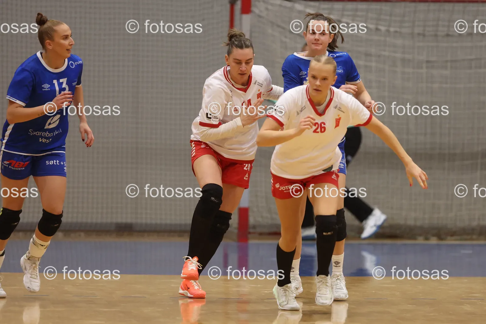 B24UR833.jpg